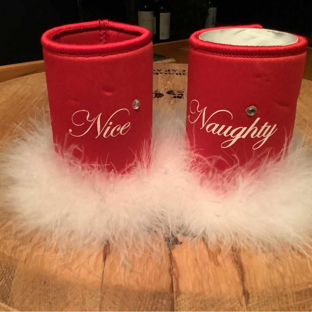 CHRISTMAS POP/SODA/BEER CAN FOAM HOLDERS. NWOT.